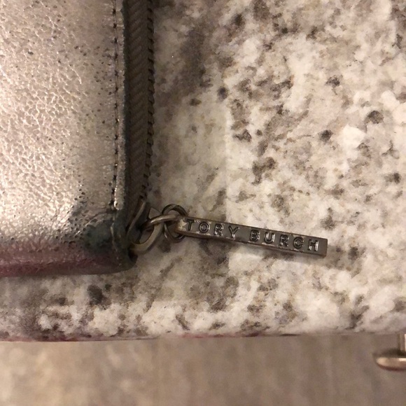 Tory Burch wallet zip around - Picture 3 of 3